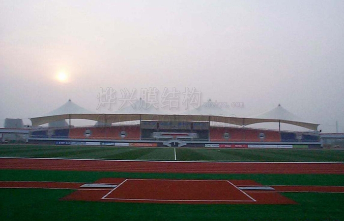 學校膜結(jié)構(gòu)體育看臺-燁興膜結(jié)構(gòu) 學校膜結(jié)構(gòu)體育看臺 .jpg