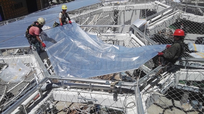 扔石塊能擊穿ETFE膜結(jié)構(gòu)嗎？