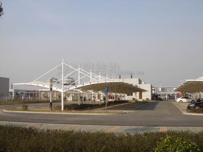 膜結(jié)構(gòu)車(chē)棚有哪些突出性能？