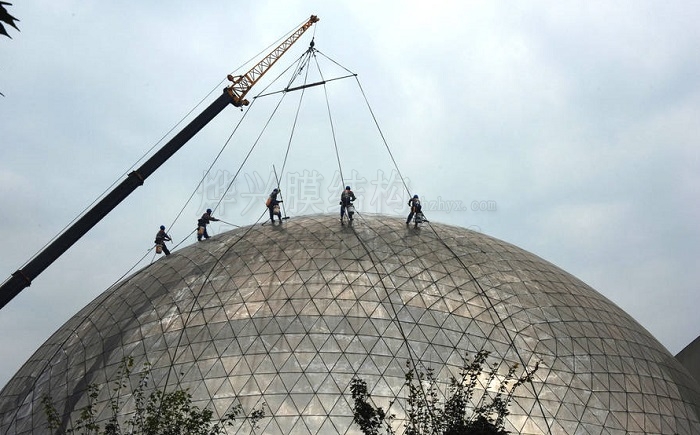 玻璃屋面與ETFE膜結(jié)構(gòu)屋面的區(qū)別在哪里？