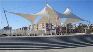 連續(xù)雷暴雨天氣，戶外工作孩紙傷不起！