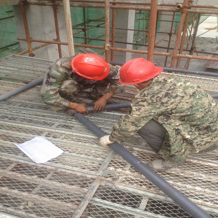 燁興-貴陽金陽鋼結構網(wǎng)架工程施工中