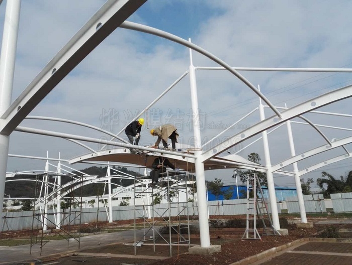 貴陽膜結(jié)構(gòu)車棚安裝.jpg