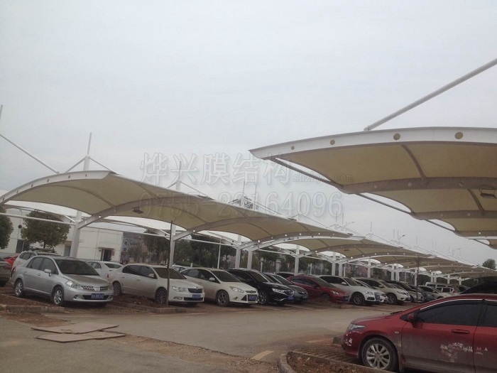 正在使用的貴陽(yáng)卷煙廠北部膜結(jié)構(gòu)車(chē)棚展示