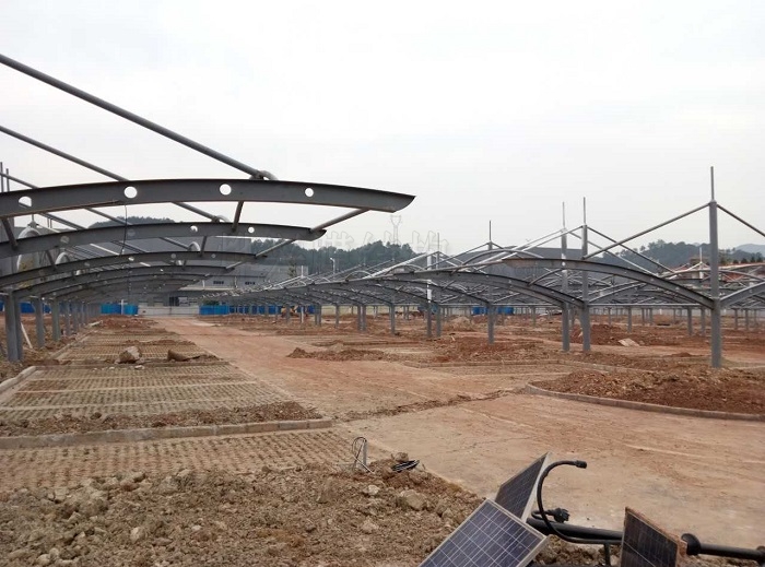 貴陽(yáng)卷煙廠南部膜結(jié)構(gòu)車(chē)棚開(kāi)工準(zhǔn)備中