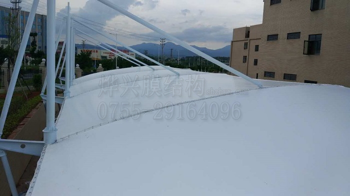 膜結(jié)構車棚膜面.jpg