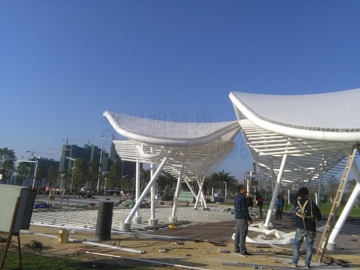珠海膜結(jié)構(gòu)大門雨棚-燁興膜結(jié)構(gòu) 珠海膜結(jié)構(gòu)大門雨棚.jpg