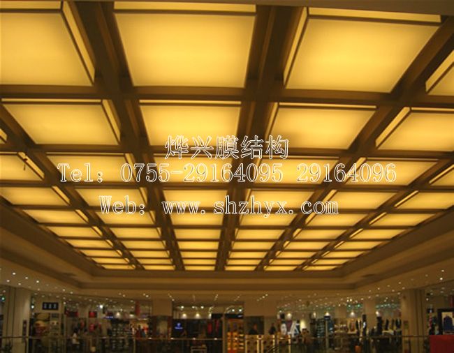 用膜結(jié)構(gòu)作裝飾的商場，逛得就是舒適