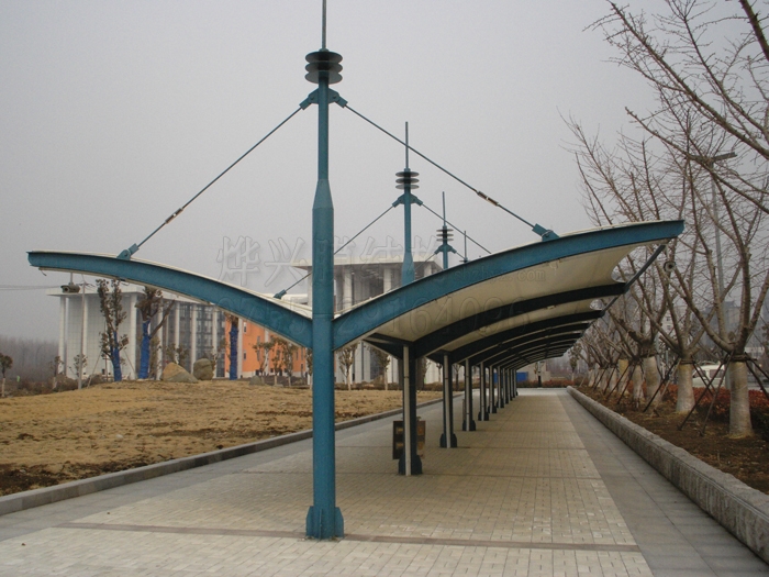 T型鋼膜結(jié)構(gòu)車(chē)棚案.jpg